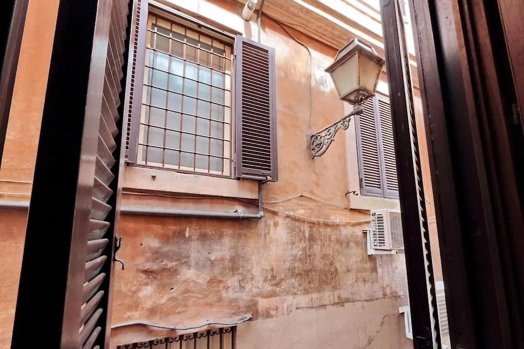 The Red Apartment Roma 0*,  Italia